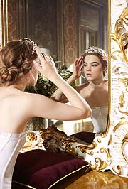 Dolce&Gabbana entwarfen die Swarovski Tiara des Wiener Opernballes 2018 – inspiriert von Le nozze di Figaro ©Foto. Dolce&Gabbana e
